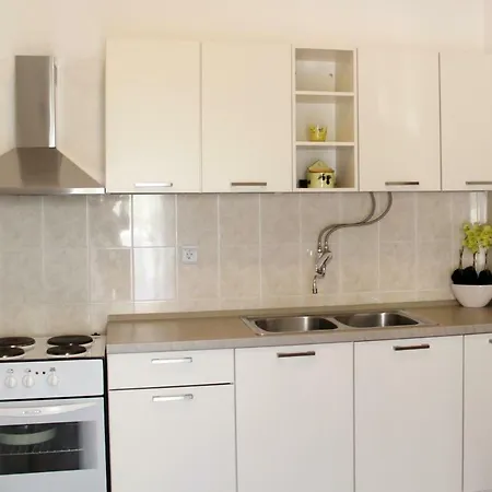 Razanj 4253b Apartment